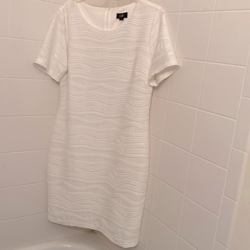 I LE style dress, white, back zipper